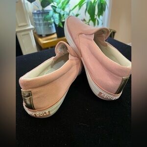 ⚫️ BOGO Kenneth Cole women’s shoe size 9.5